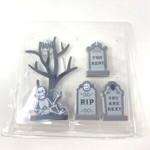 Target Hyde & Eek Mini Wood Mantle Decor 4pc Bat Skeleton Tree Headstones Grave